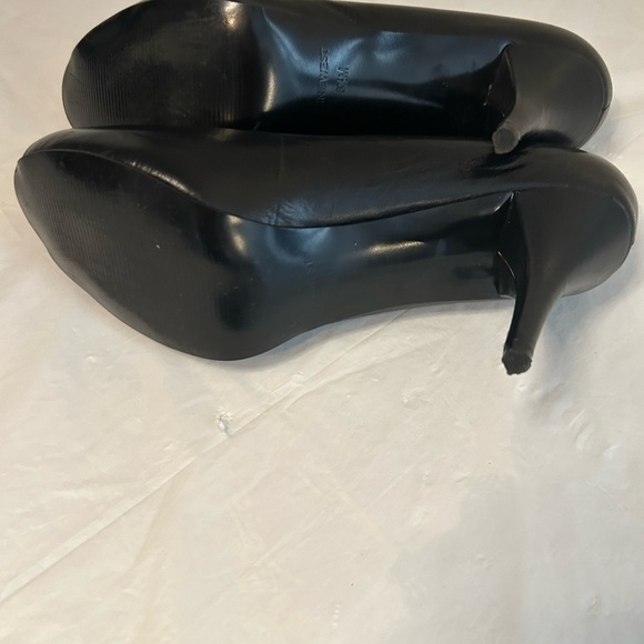 Nine West black‎ peep toe heel, like new, size 8.5M. - Picture 7 of 7